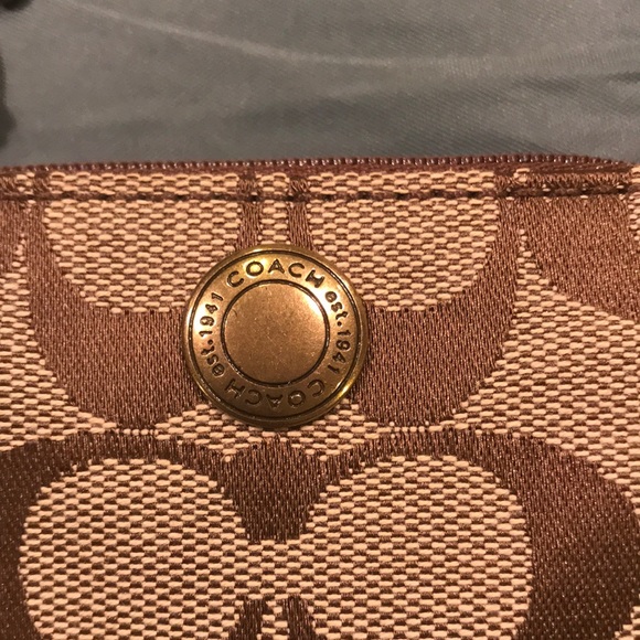 NWT Coach wristlet - Picture 2 of 8